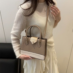 19.14 Túi đeo chéo vuông nhỏ thời trang đơn giản 23*18*8,5cm