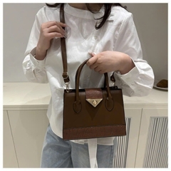 19.14 Túi đeo chéo vuông nhỏ thời trang đơn giản 23*18*8,5cm