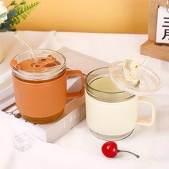 PN. Ly thủy tinh bọc nhựa kèm ống hút