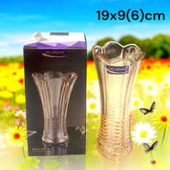 S3. Bình/lọ hoa thủy tinh vuông vàng 15,5cm