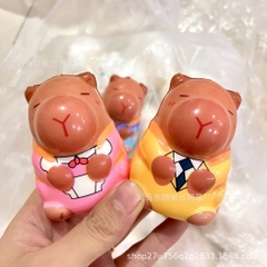 Đồ chơii b.óp đàn hồi hình Capyybara mặc quần áo 7cm