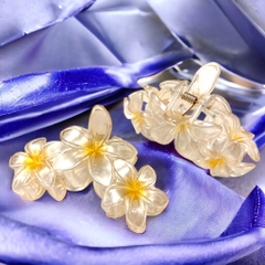 Kẹp tóc càng cua holo ba hoa sứ
