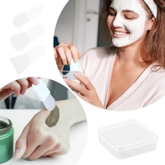 B8.9.Hộp 3 cọ silicon đắp mặt nạ