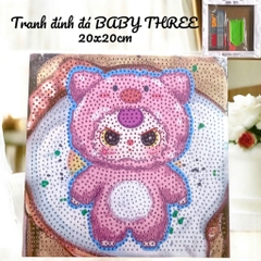 Tranh đính đ.á..BABY THREE khung gỗ, size 20x20cm kèm màu