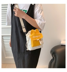 T10. Túi vải canvas đeo chéo miệng dây rút họa tiết tai thỏ 23*23*10cm