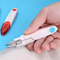 Kéo cắt chỉ thừa, cắt giấy có nắp
