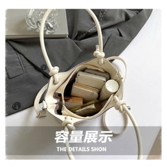 B7.3 Túi xách tay, đeo vai thêu chữ Min Min 22*17*9cm