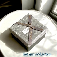 Hộp quà hình vuông 8,5x6cm