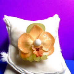 15.2 Kẹp tóc hoa lan (chất liệu: kẹp nhựa, hoa sứ)