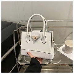 19.14 Túi đeo chéo vuông nhỏ thời trang đơn giản 23*18*8,5cm