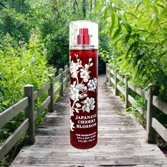 Xịt Thơm Toàn Thân Bath & Body Works Japanese Cherry Blossom 236ml