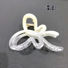 T5.Kẹp tóc nhựa màu hình bướm