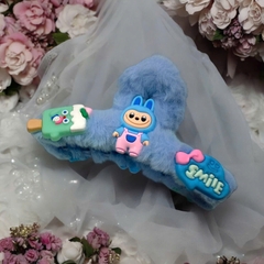 T6. Kẹp Càng Cua Lông Gắn Charm LABUBU