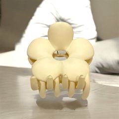 T5.Kẹp tóc hình hoa dễ thương 6,6cm