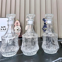 S1. Bình Rượu Thuỷ Tinh Hoa Văn Chéo Nắp Tròn 24x11(8)cm