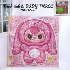 Tranh đính đ.á..BABY THREE khung gỗ, size 20x20cm kèm màu