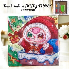 Tranh đính đ.á..BABY THREE khung gỗ, size 20x20cm kèm màu