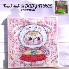 Tranh đính đ.á..BABY THREE khung gỗ, size 20x20cm kèm màu