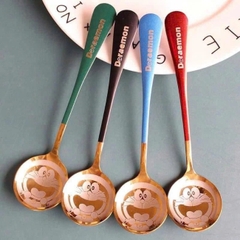 B1. Set 5 Thìa Inox Mạ Vàng Cán Dài Khắc Hình Doraemon 16cm (ngẫu nhiên)