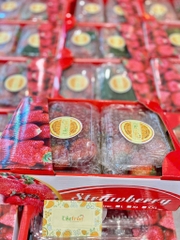 DÂU HANA MỘC CHÂU VIP 500GR – NGỌT, TƯƠI GIÒN, CHUẨN QUÀ TẶNG CAO CẤP