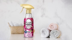 KAO- Chai Xịt Thơm Và Làm Phẳng Quần Áo Hương Thảo Mộc Kao 270ml