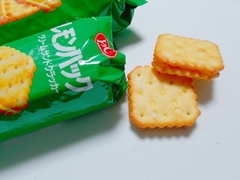 Bánh quy vị chanh YBC Lemon Pack Cream Sanwich Crackers 167.4g