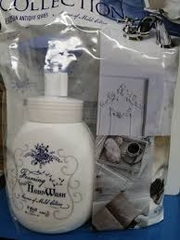 BIORE_Set 2 nước rửa tay Biore Design Collection ( 200ml+ 450ml) tím