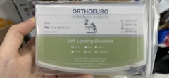 Mắc cài kim loại tự khóa OrthoEuro xanh lá (tự buộc) - Có răng 6, răng 7