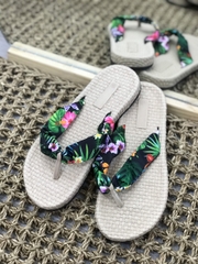 Dép cói xỏ ngón hình lá