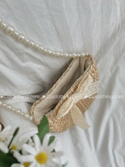 Lục bình đeo chéo dây ngọc