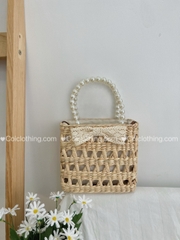 Lục bình vuông đeo quai ngọc