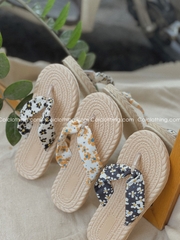 Dép xỏ ngón hoa nhí