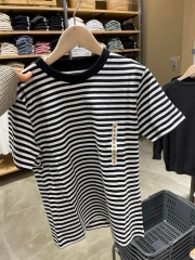 Áo phông kẻ ngang Muji
