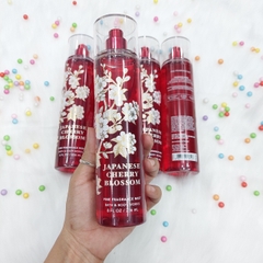 Xịt Thơm Toàn Thân Japanese Cherry Blossom Body Mist Bath & Body Work 236ml