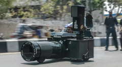 Bất Ngờ Chưa Máy Ảnh Nikon Có Thể Chạy Bon Bon Trên Đường Với Vận Tốc 45km/h!