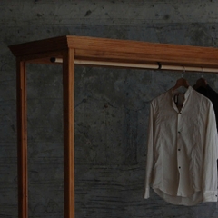 Kệ Treo Quần Áo Gỗ Tự Nhiên Có Hộc