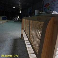 Giường Gỗ Tựa Mây Thiết Kế Sang Trọng DV5