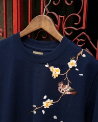 Áo Thun Thêu Ruy Băng Thủ Công - Chim Sẻ Nhành Mai 2025