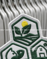 Patch thêu hình ôm viền Bao Trade International theo yêu cầu