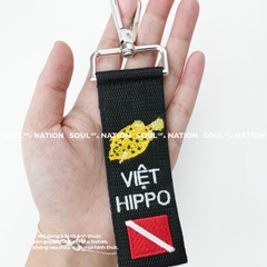Móc khoá thêu hình ôm viền Cá vàng theo yêu cầu