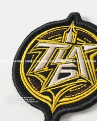 Patch thêu hình ôm viền Tu La Bi theo yêu cầu