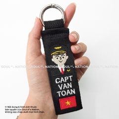 Móc khoá thêu hình ôm viền Cơ trưởng mẫu khoá tròn theo yêu cầu