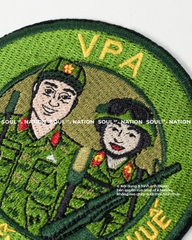 Patch thêu hình tròn Hai Người Lính theo yêu cầu