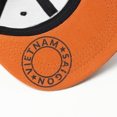Dự án Nón snapback đồng phục patch da kết hợp thêu & in East West Brewing theo yêu cầu