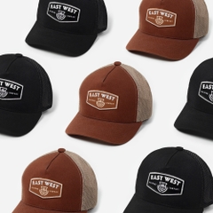 Dự án Nón trucker đồng phục patch da kết hợp thêu & in East West Brewing theo yêu cầu