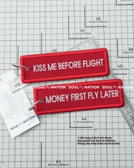 Móc khoá thêu hình ôm viền MONEY FIRST FLY LATER theo yêu cầu