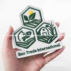 Patch thêu hình ôm viền Bao Trade International theo yêu cầu