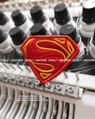 Patch thêu hình ôm viền Super Man theo yêu cầu