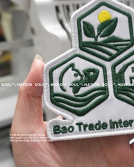 Patch thêu hình ôm viền Bao Trade International theo yêu cầu