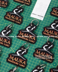 Móc khoá thêu gradient hình ôm viền Mauka Warriors Luau theo yêu cầu